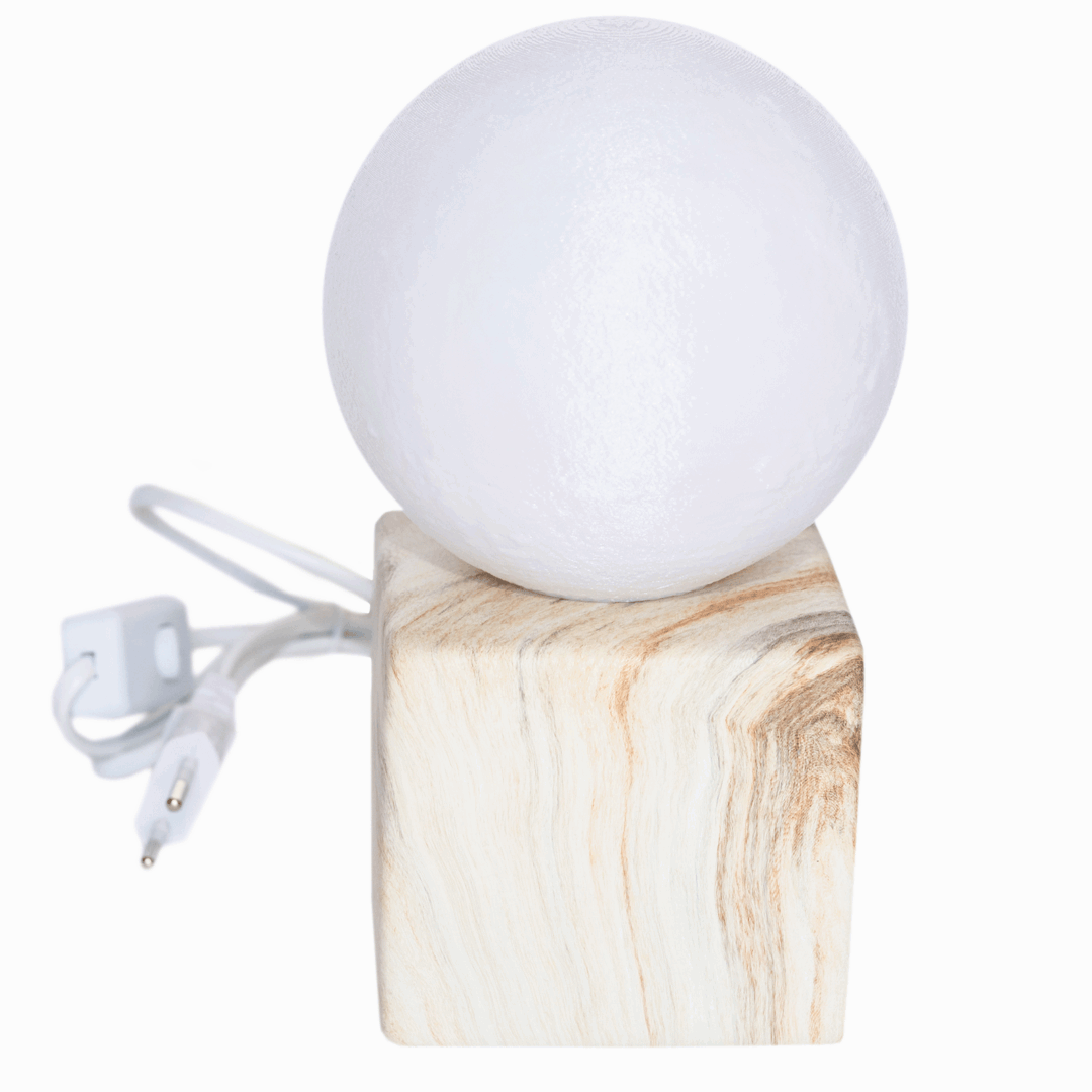 nastolna-led-lampa-3-tsvyata-s-kvadratna-osnova-13755 (1)